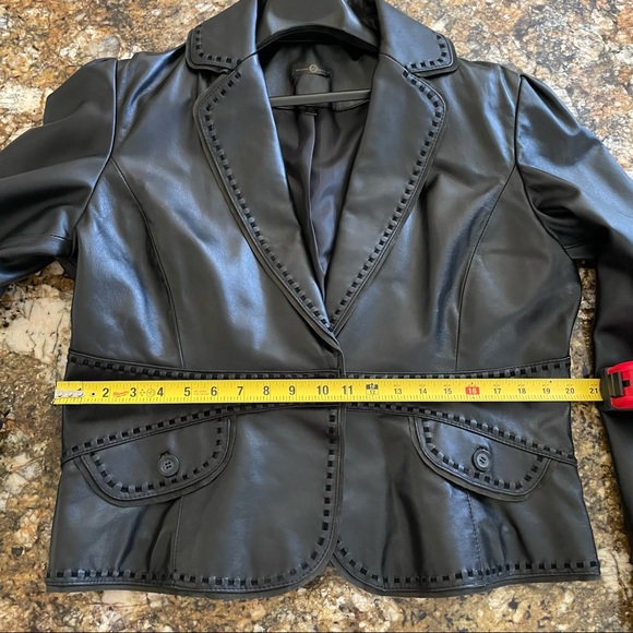 XL women’s black leather jacket with beautiful, detailed trim - Picture 9 of 16